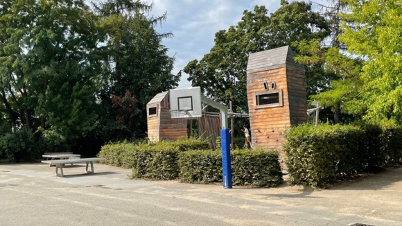 Klettergerüst Schulhof