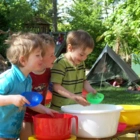 Kinder mit Wasserspaß