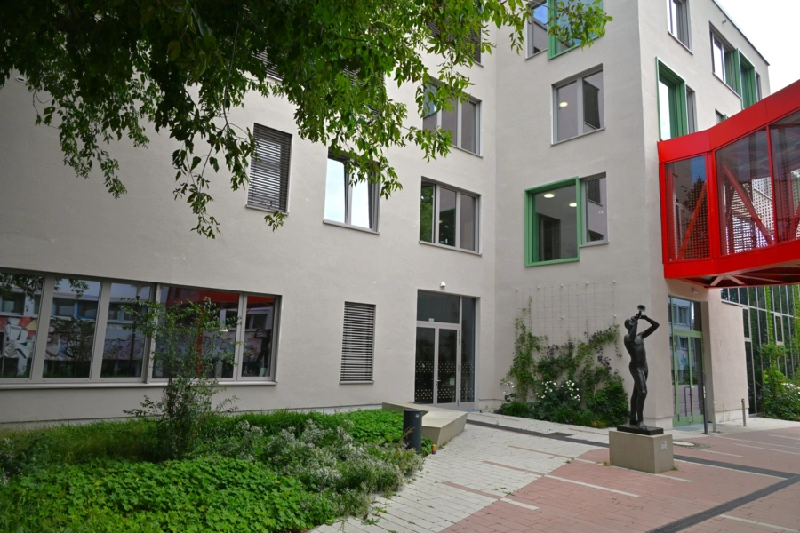 Buntes Treiben auf dem Trompeterplatz