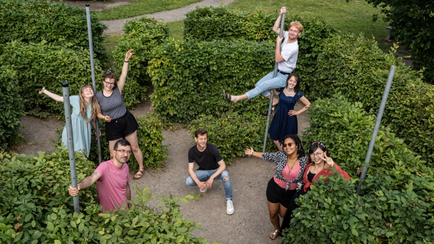 Freiwillige im Garten