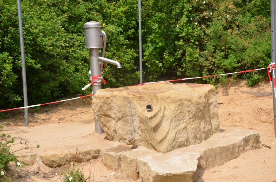 Steinbrunnen am Sandspielplatz