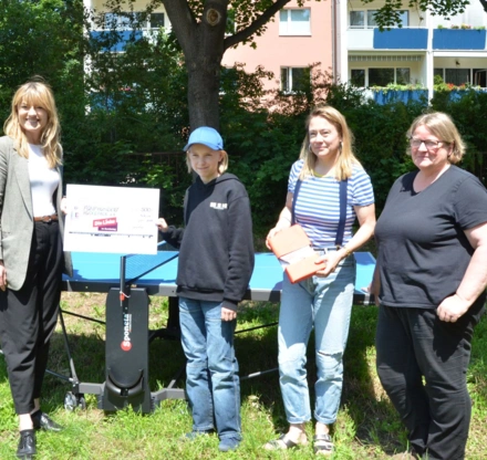 Scheckübergabe die Linke