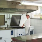 Silke in ihrer Kinderhausküche