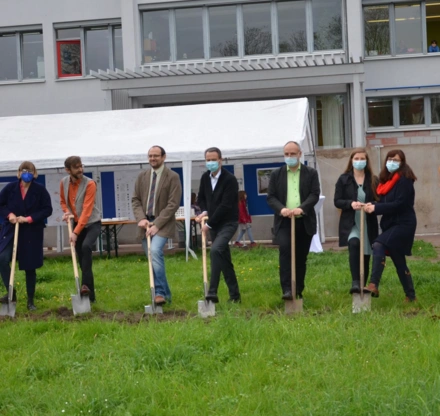 Neubau erster Spatenstich
