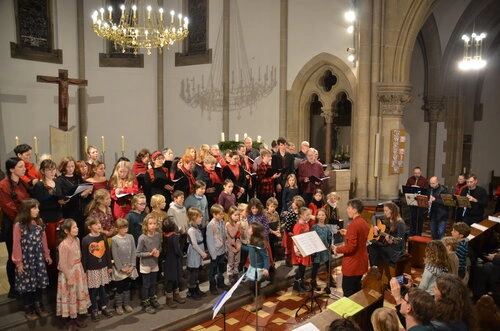 MonteChori und Spatzenchor Weihnachtskonzert