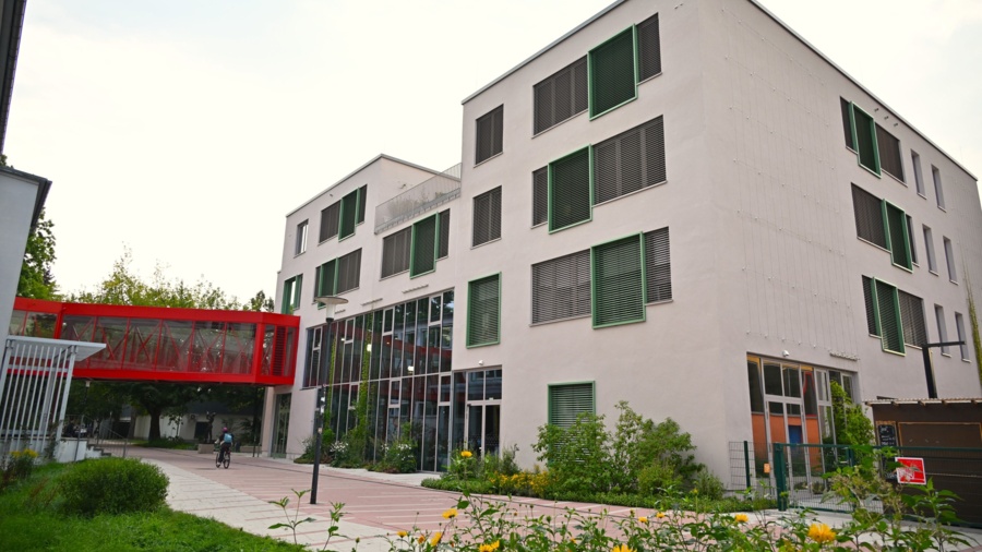 Alt- und Neubau am Maria-Montessori-Weg